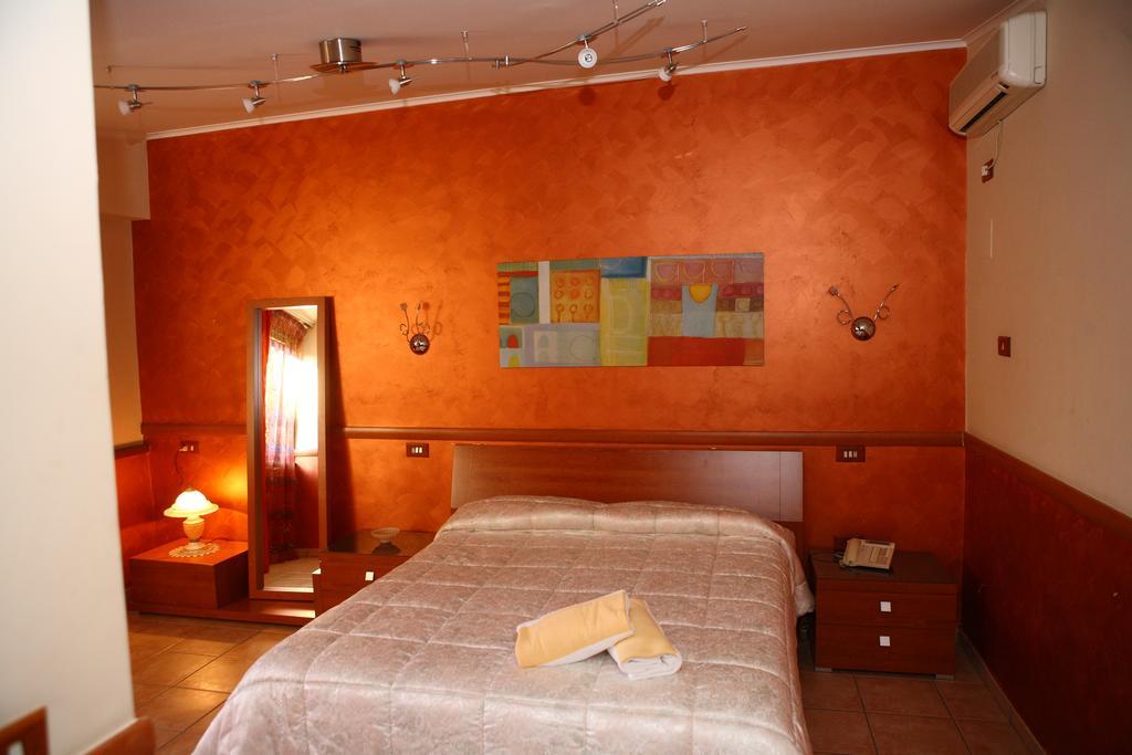 Meridiano Hotel Napoli Værelse billede