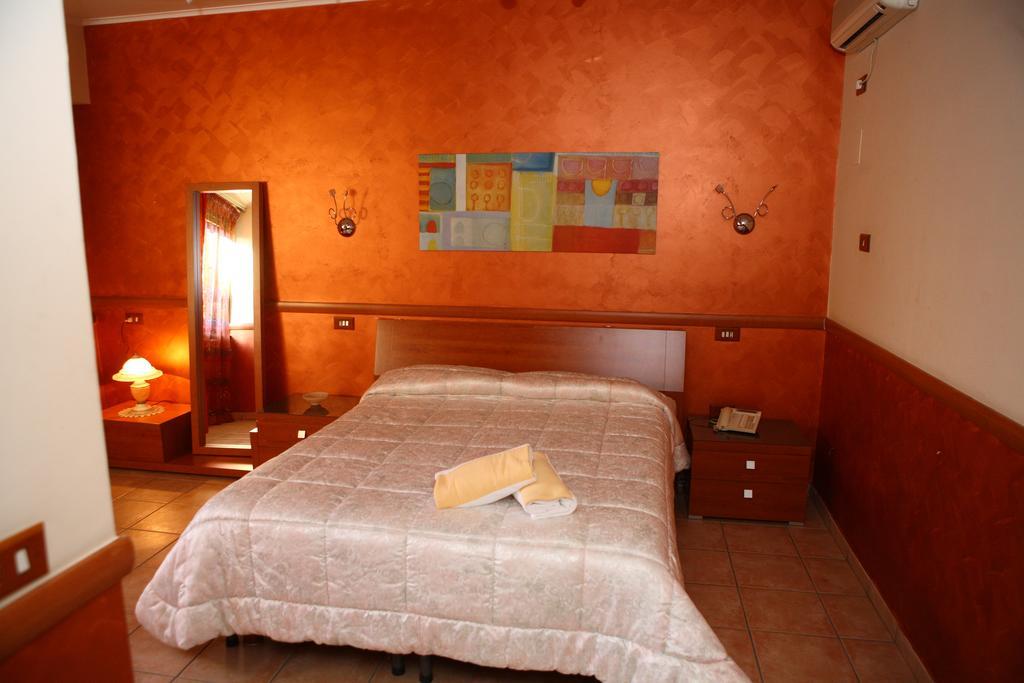 Meridiano Hotel Napoli Værelse billede